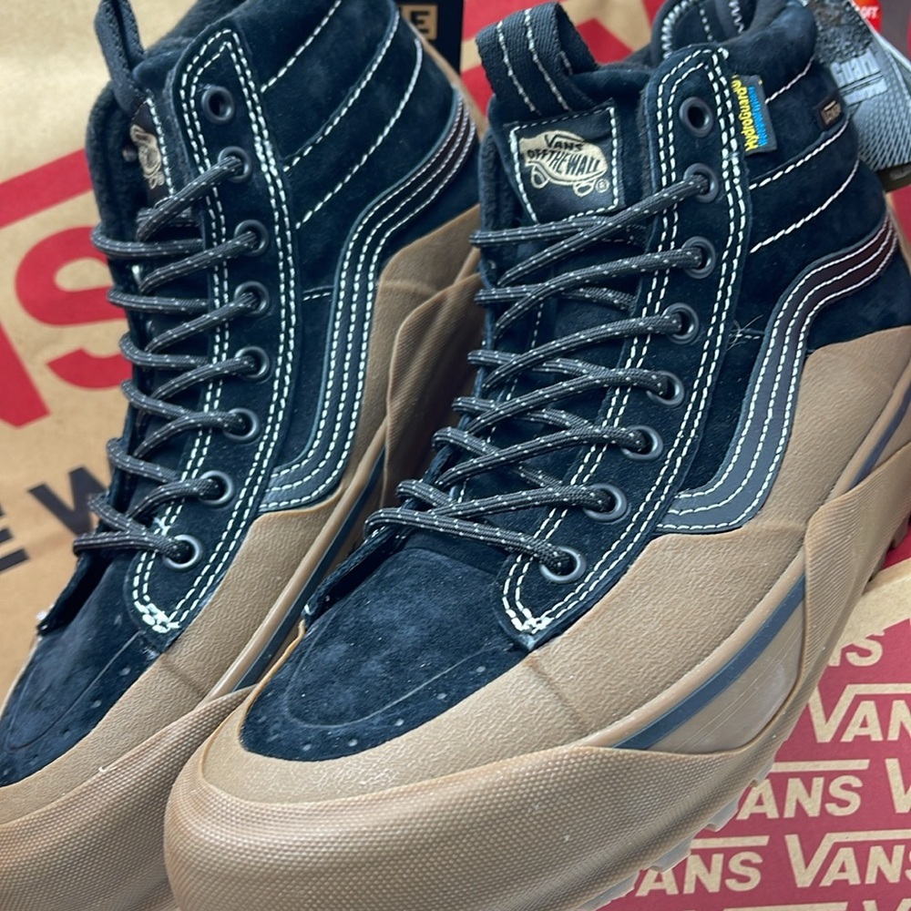 Vans Men’s Sk8-Hi Dip Mte-2
Black/Gum
VN0009QKB9M
Boots Cold Weather Sneakers - Picture 9 of 16